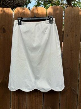 1980s Vintage Vanity Fair beige half slip size Medium, Modest lingerie.